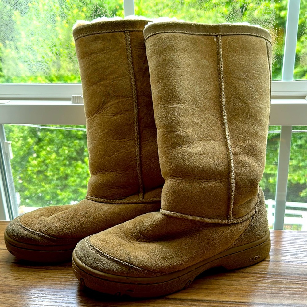 Uggs 🤍 Classic Tall sheepskin, soft broken-in and lined, great used condition